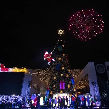 Con el encendido del árbol, la BUAP da bienvenida a la navidad 2024