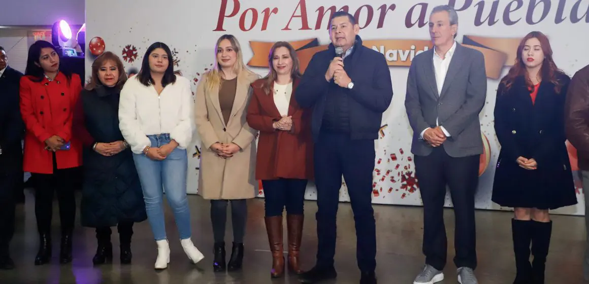 Poblanas y poblanos conviven en armonía navideña con el gobernador Alejandro Armenta