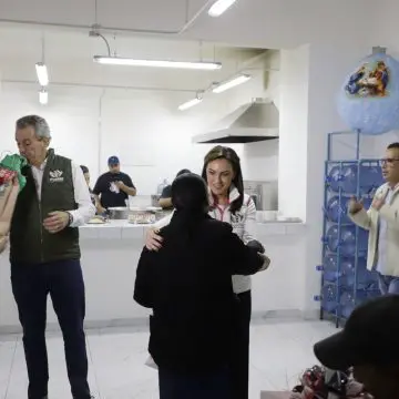 Pepe Chedraui y MariElise Budib celebran cena navideña en el Dormitorio Municipal