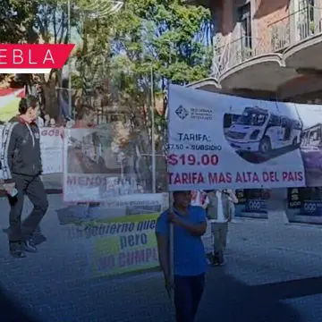 Concesionarios del transporte público se manifiestan y exigen tarifa a 19 pesos