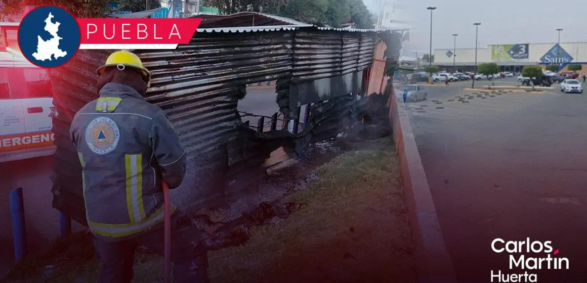 Negocio ambulante se incendia frente a Sam’s Club de la CAPU; indigente lo provocó