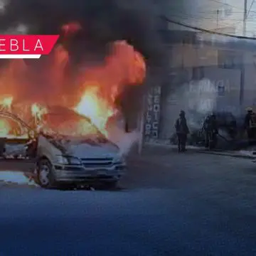 ¡Calcinada! Camioneta se incendia en la colonia Guadalupe Hidalgo