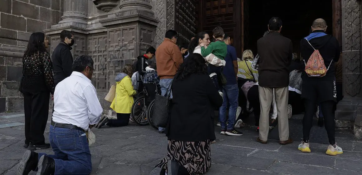 Abren la “Puerta del Perdón” en la catedral de Puebla