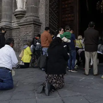 Abren la “Puerta del Perdón” en la catedral de Puebla