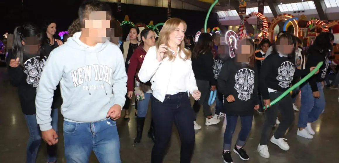 Convive Ceci Arellano con jóvenes de Casa del Adolescente en el Festival Navideño