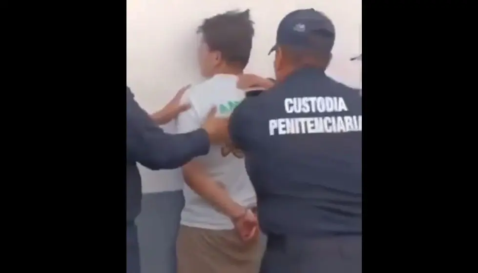 (VIDEO) Fofo Márquez es golpeado por custodios en penal de Barrientos