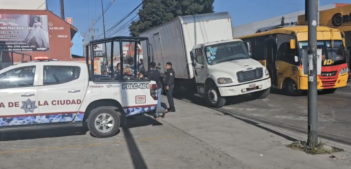 Frustran robo de tractocamión en la 31 Poniente