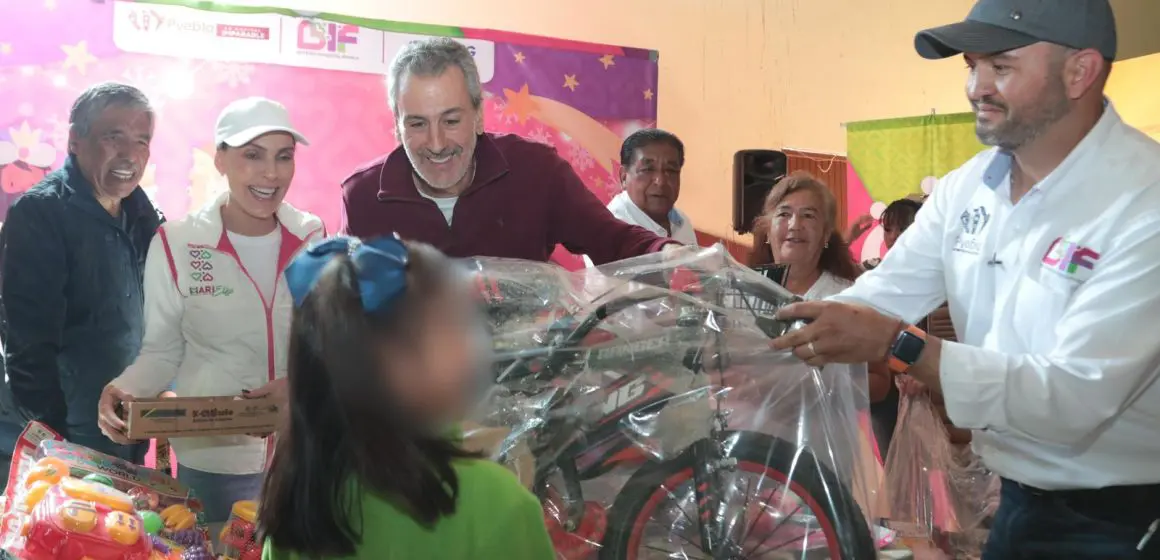 Regalan sonrisas Pepe Chedraui y MariElise Budib a niñas y niños de La Margarita