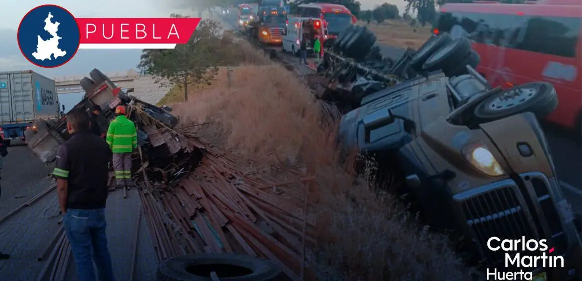 Tráiler se voltea en la autopista Amozoc-Perote y provoca caos vial