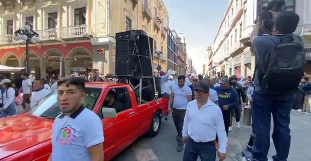 Marchan por la seguridad y la paz comerciantes de la Central de Abasto