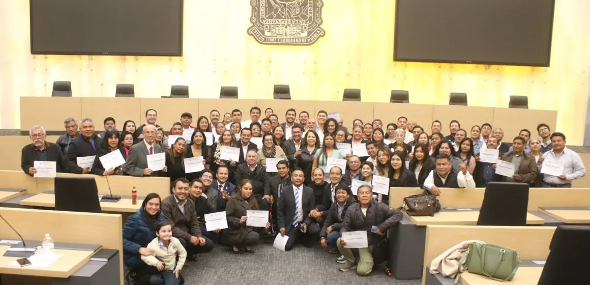 Reconocen en Congreso a ciudadanas y ciudadanos por su labor social