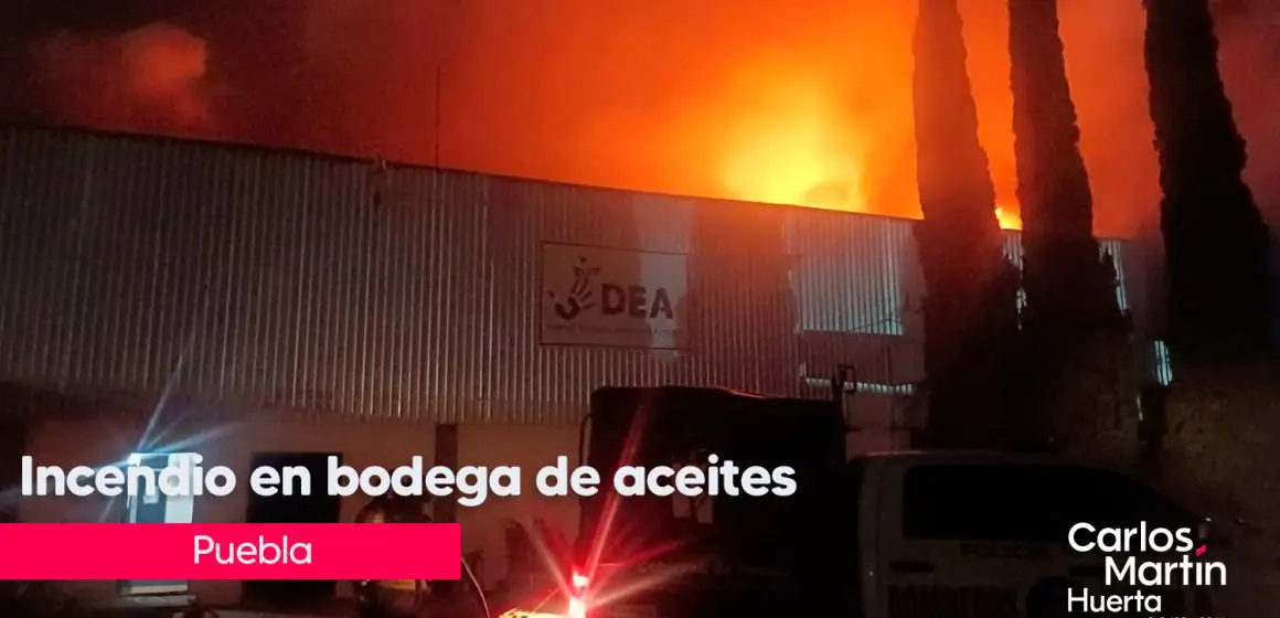 Incendio en bodega de aceites en Amozoc; evacúan a 37 personas