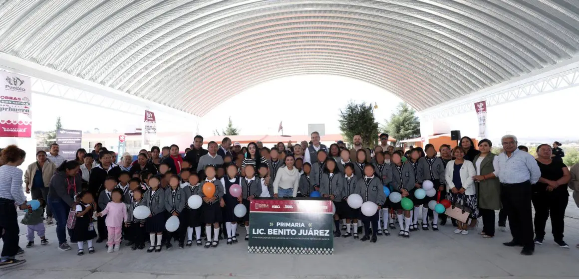 Pepe Chedraui inaugura techado escolar en la primaria de San Francisco Totimehuacán