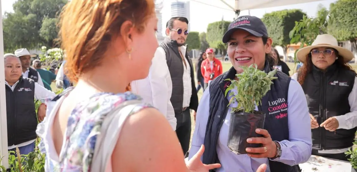  Lupita Cuautle promueve el cuidado del medio ambiente con la campaña “Adopta un Árbol”