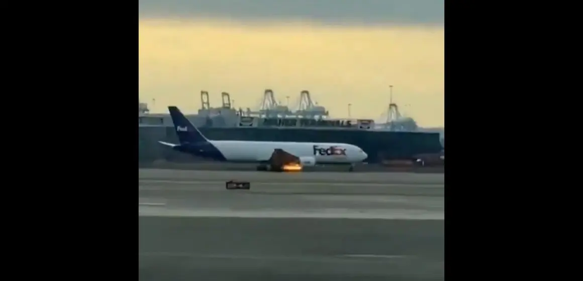 Avión de FedEx aterriza de emergencia tras incendio en motor