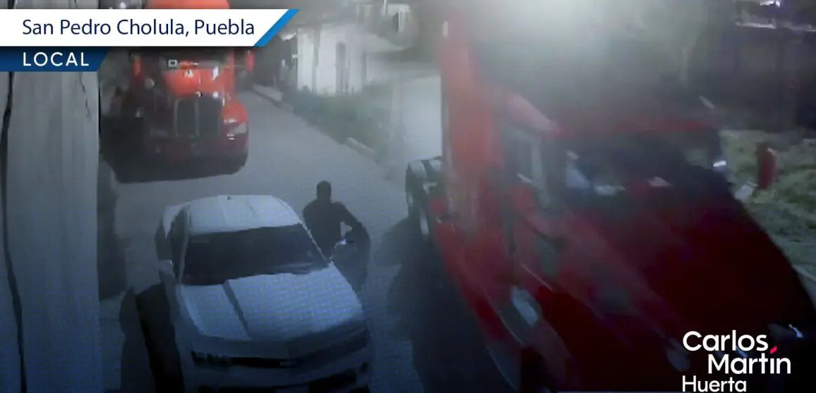 Delincuentes roban tractocamión en Cholula; viajan en auto deportivo  