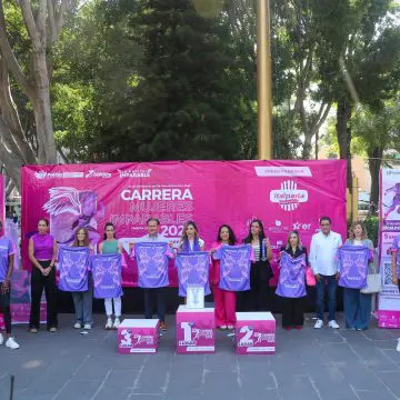 Presentaron la playera y medalla de la Carrera “Mujeres Imparables”