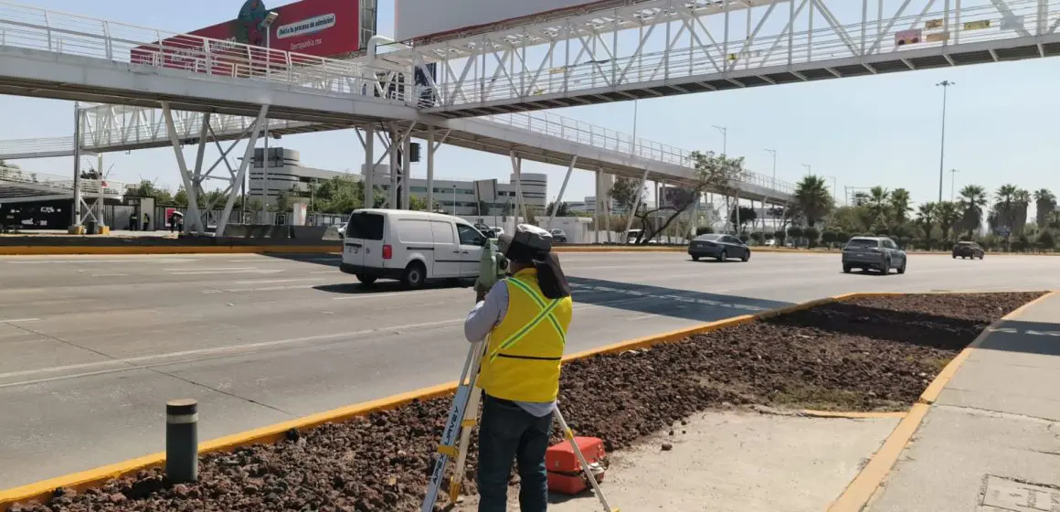 Inician trabajos en Vía Atlixcáyotl y Cúmulo de Virgo para paso peatonal a nivel de piso