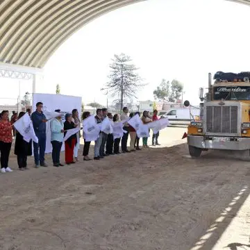 Entrega Omar Muñoz arco techo en el preescolar Aquiles Serdán