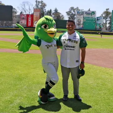 Firma Omar Muñoz convenio de colaboración con el equipo de béisbol “Pericos”