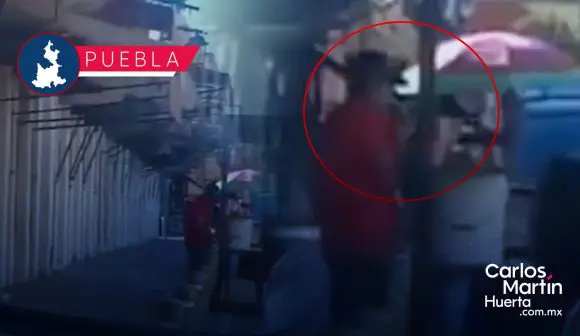 ¡Repugnante! Vendedor de gelatinas escupe en su mercancía en El Parián