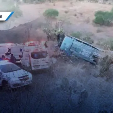 Volcadura de autobús en Coxcatlán deja cinco muertos y 15 heridos; eran jornaleros de Ajalpan