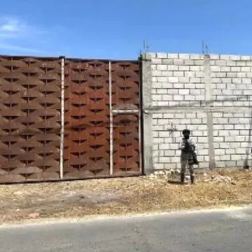 Aseguran vehículos e inmuebles vinculados al robo de combustibles en Tepeaca y Huejotzingo