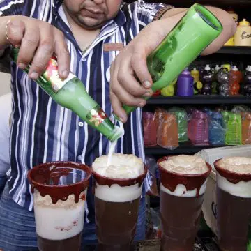 Decomisan tres puestos con venta de alcohol en El Calvario durante el Viernes Santo