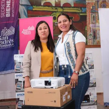 Fortalece Lupita Cuautle la educación con tecnología en San Andrés Cholula