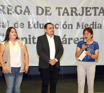 Entrega rectora Lilia Cedillo tarjetas de la Beca Universal de Educación Media Superior “Benito Juárez”
