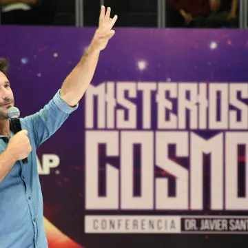 Misterios del cosmos: Física del universo explicada por Javier Santaolalla en la BUAP
