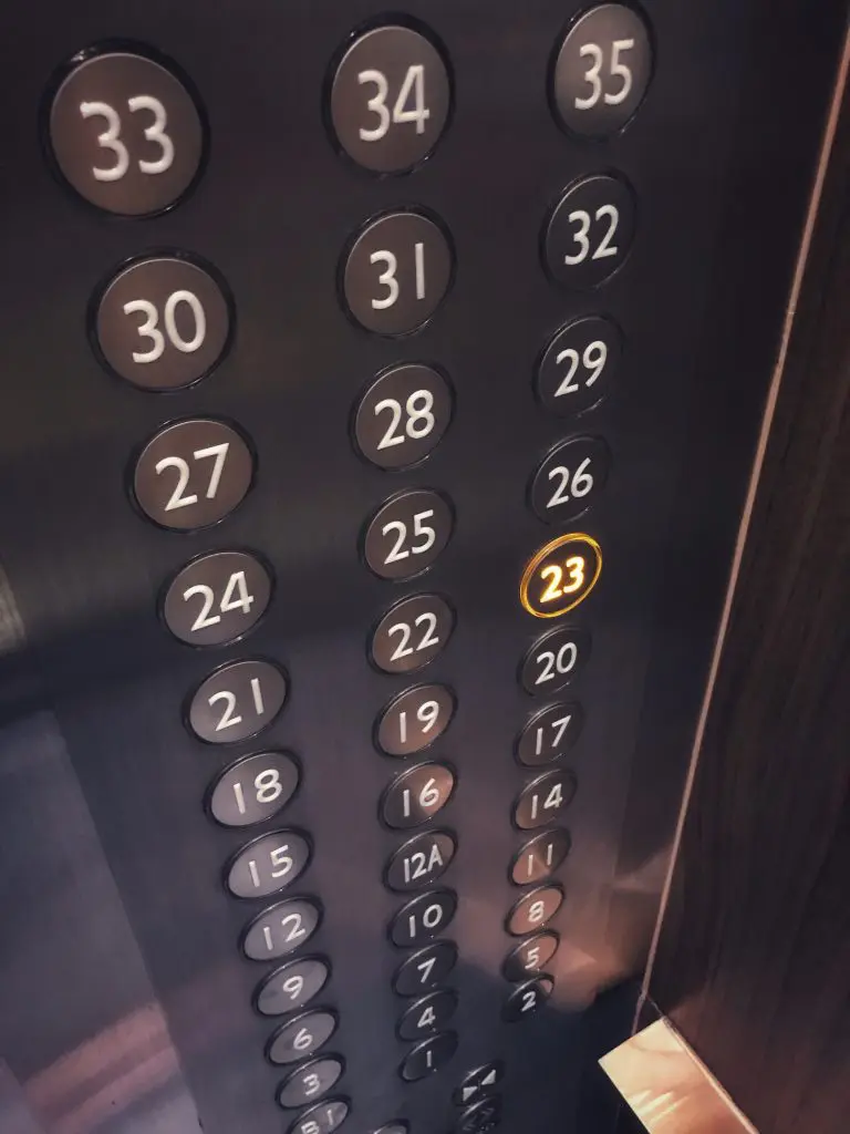 Martes 13: supersticiones y curiosidades 1 Evitan numero 13 en elevador