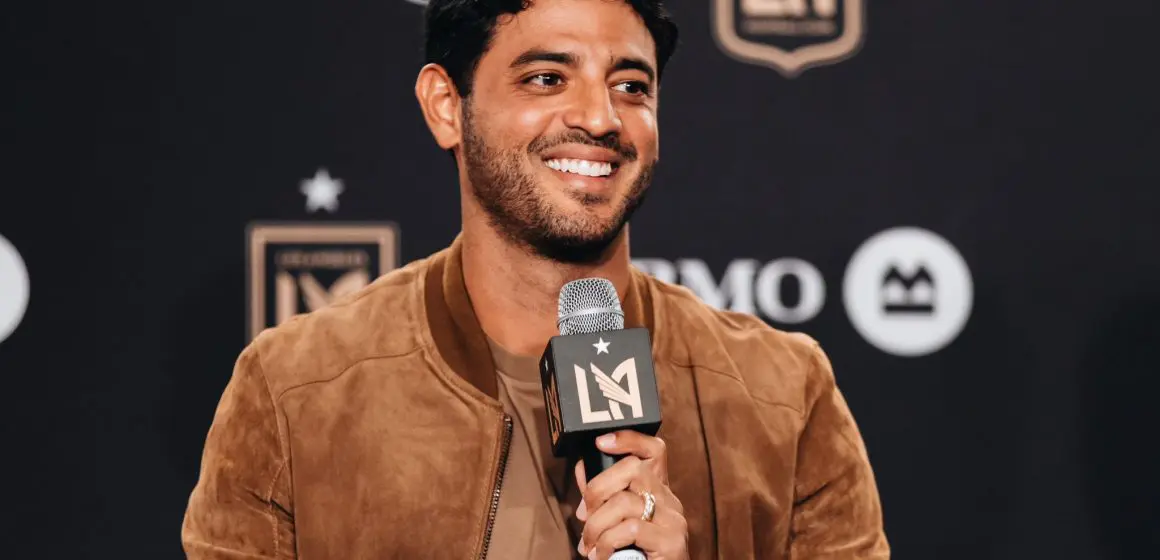 Carlos Vela anuncia su retiro del futbol