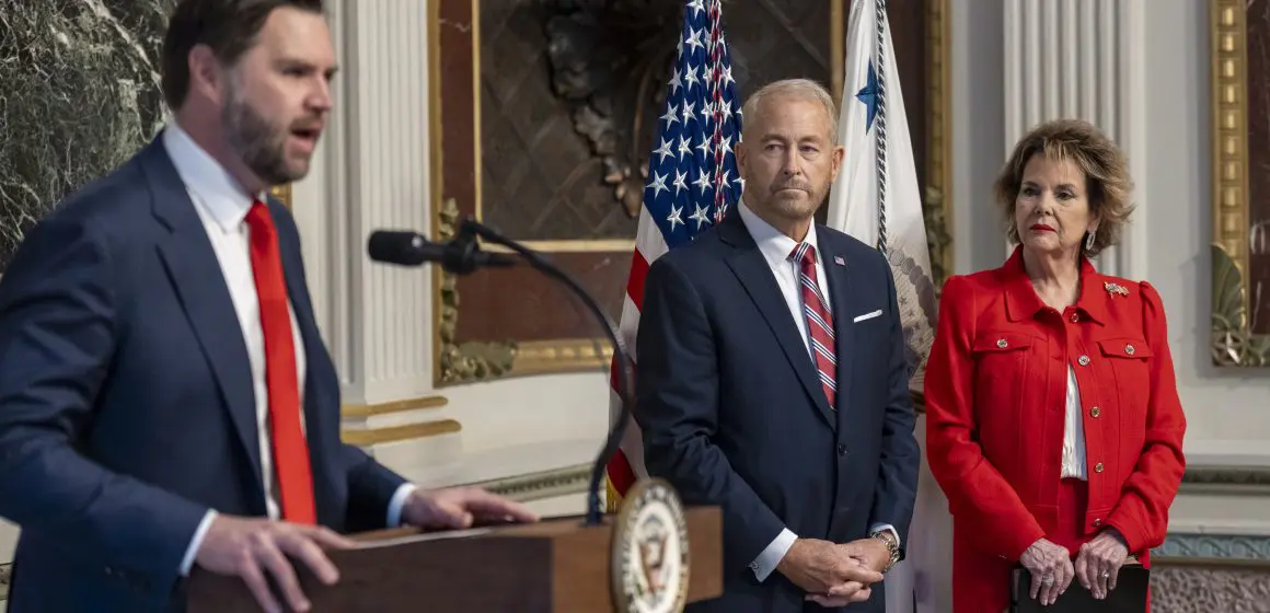 Ron Johnson rinde protesta como nuevo embajador de Estados Unidos en México