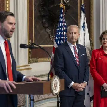 Ron Johnson rinde protesta como nuevo embajador de Estados Unidos en México