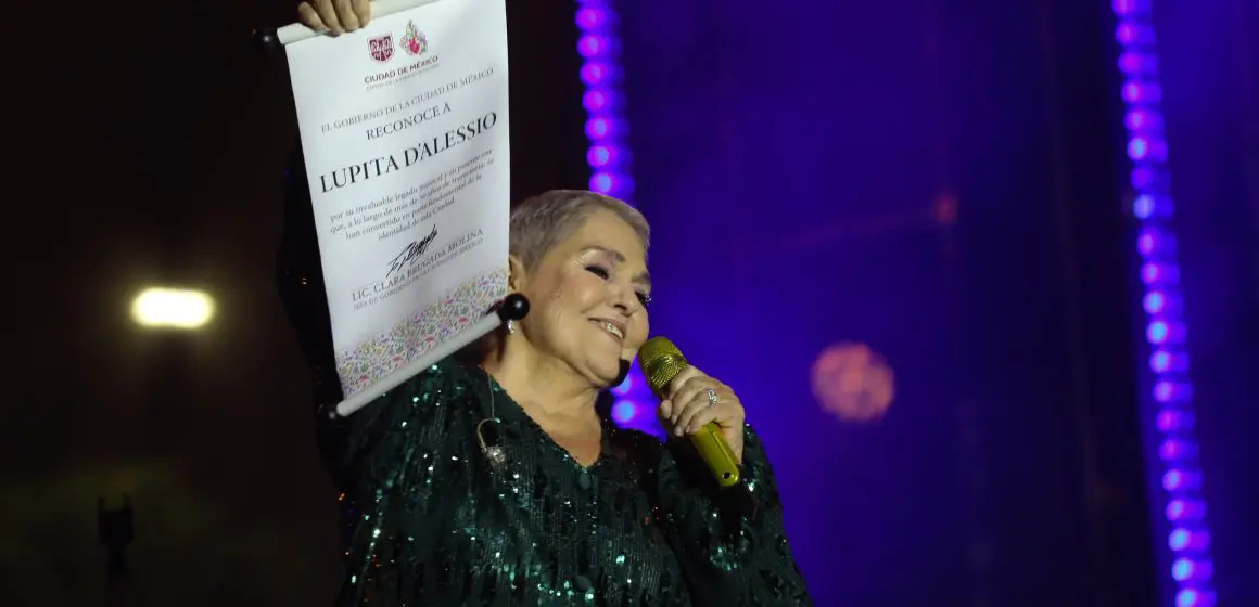 Lupita D’Alessio conquistó el zócalo de la CDMX en el Día de las Madres con un Concierto Histórico
