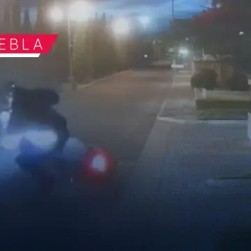 Montachoques en Puebla: Motociclista simula accidente en la zona de Angelópolis