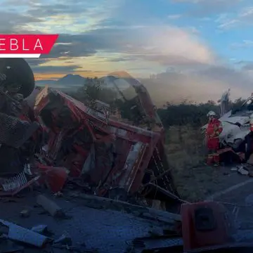 Muere conductor tras fuerte choque entre tortón y tráiler en la autopista Amozoc-Perote