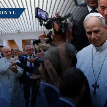 Papa León XIV defiende la libertad de prensa en su primer encuentro con medios