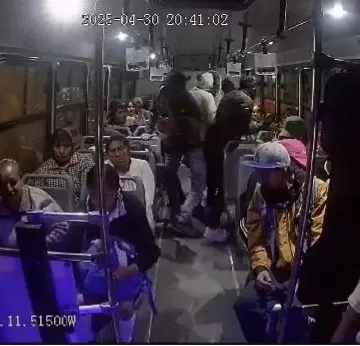 Violento asalto en unidad de transporte en Mártires del Trabajo, Puebla
