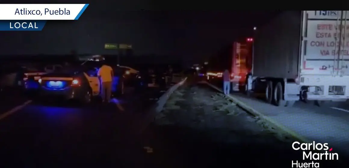 Transportistas bloquean Vía Atlixcáyotl y autopista Siglo XXI tras asesinato de chofer de la Ruta 9