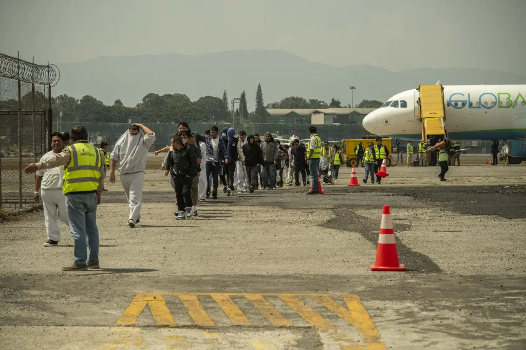 Corte suprema permite a Trump revocar el "parole humanitario" de 500 mil migrantes 1 Corte suprema permite a Trump revocar el "parole humanitario" de 500 mil migrantes