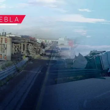 Volcadura de tráiler provoca cierre parcial de la autopista Puebla-Orizaba
