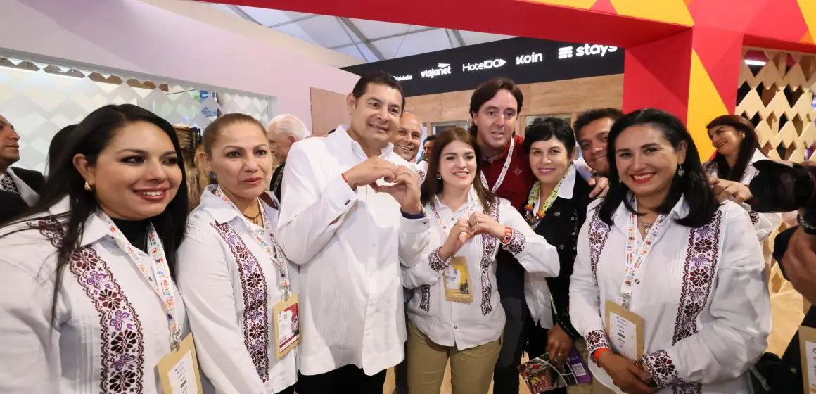 En Tianguis Turístico 2025, Zacatlán triunfa en Premios Mágicos por Excelencias