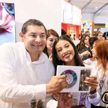 Puebla, sus Pueblos Mágicos y sus artesanías brillaron en Tianguis Turístico 2025