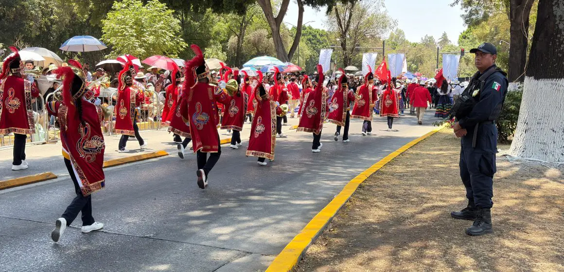 Saldo blanco durante Desfile Conmemorativo a la Batalla de Puebla