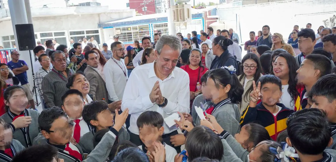 Inaugura Pepe Chedraui techado escolar en la Primaria Club de Leones