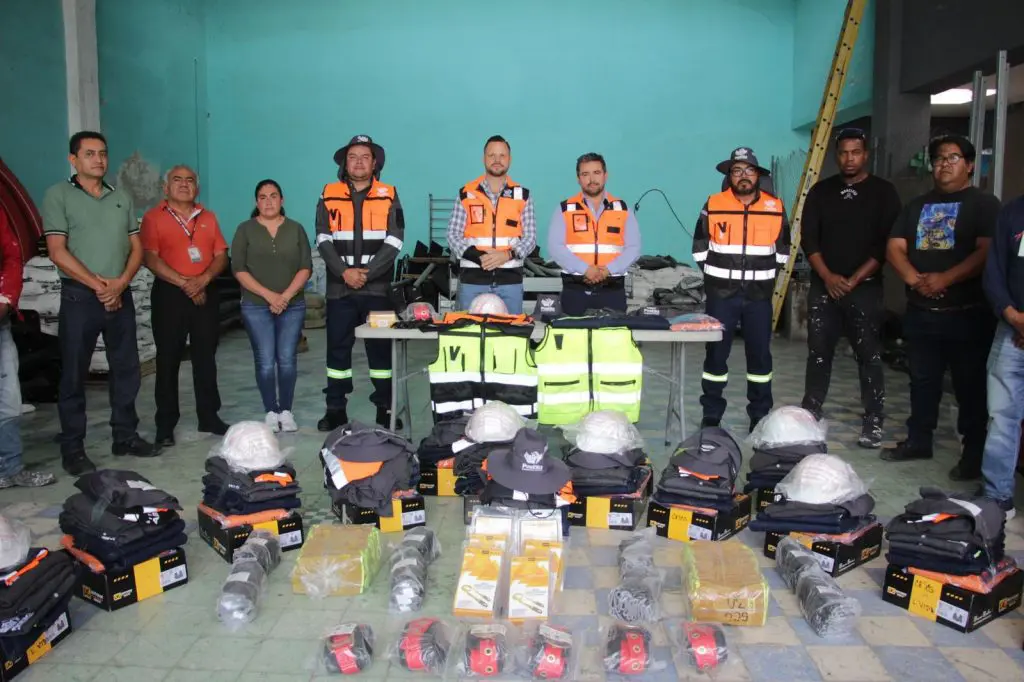 Entregó Gobierno de la Ciudad uniformes a personal operativo de la Secretaría de Movilidad e Infraestructura 1 WhatsApp Image 2025 05 11 at 6.33.45 PM 1 1