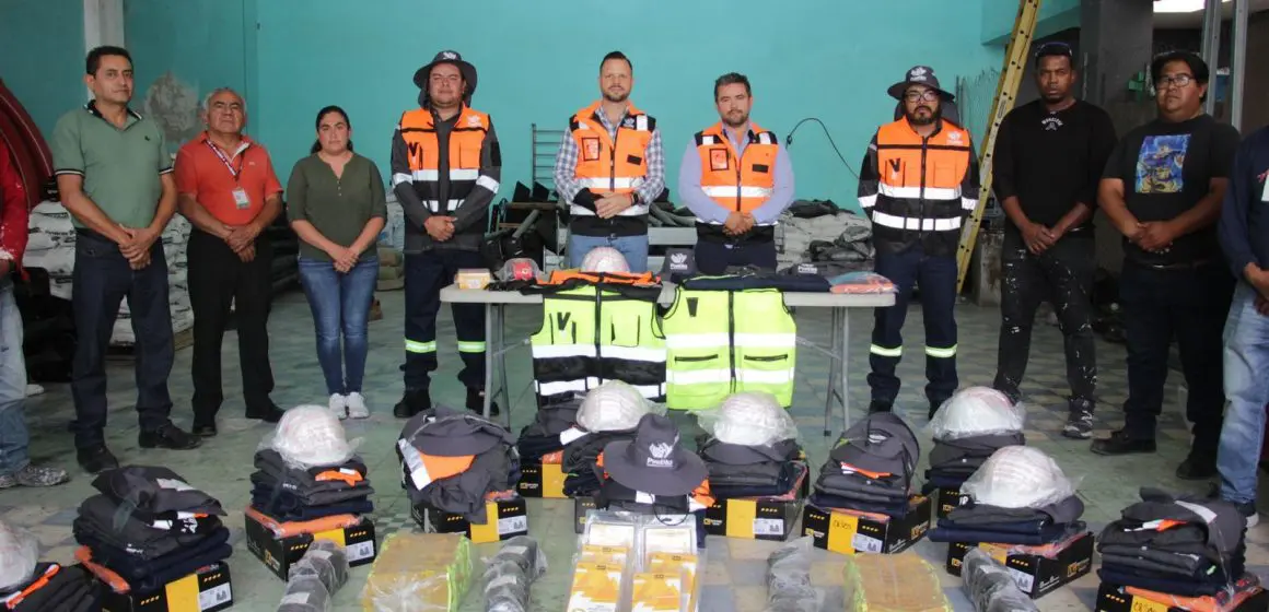 Entregó Gobierno de la Ciudad uniformes a personal operativo de la Secretaría de Movilidad e Infraestructura