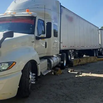 Recuperan SSP y SEMAR tractocamión robado y detienen a presunto responsable